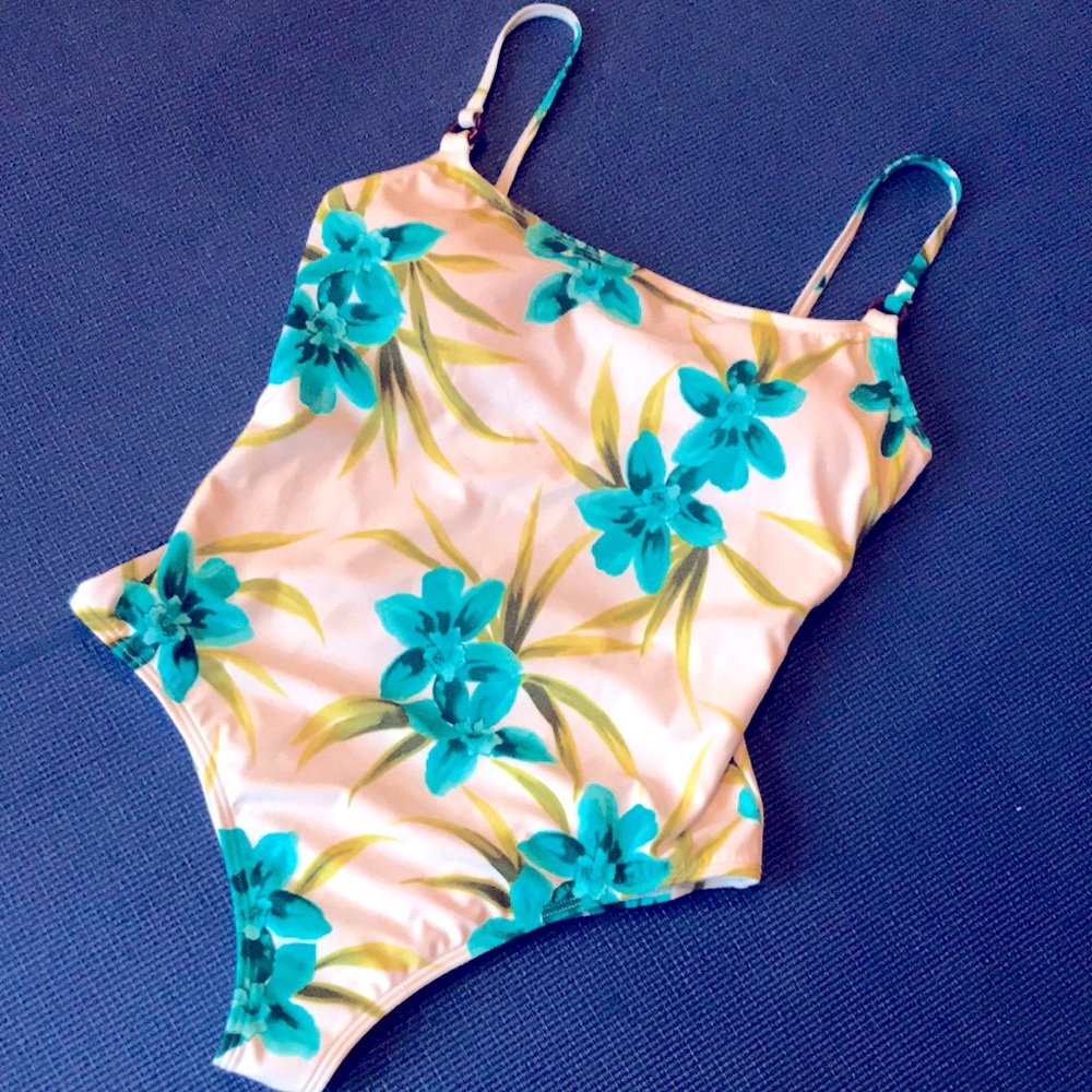 Leilani 1 Piece